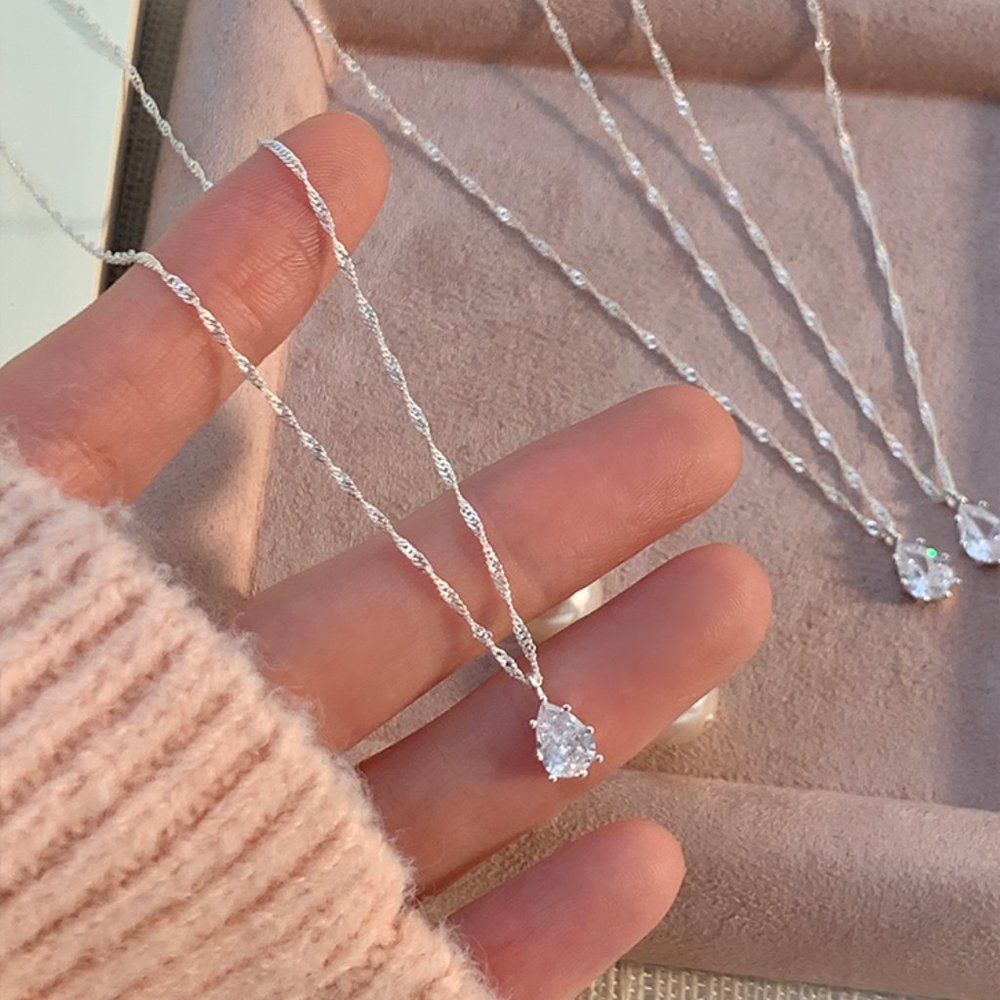 Water drop zircon small diamond necklace